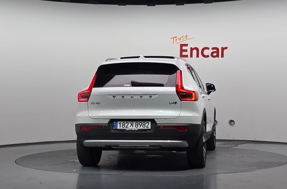 Volvo XC40 B4 Ultimate Bright — пробег 6 900 км — фото 4 из 5