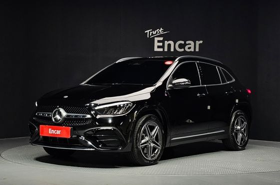 Mercedes-Benz GLA-Class GLA250 4MATIC — пробег 4 614 км — фото 1 из 5