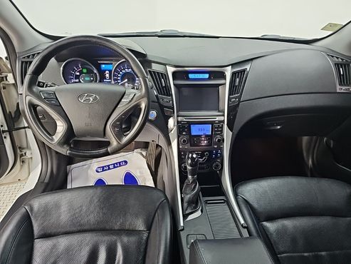Hyundai Sonata 2.0 Premier — пробег 180 000 км — фото 4 из 5