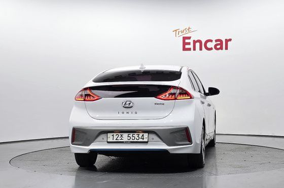 Hyundai Ioniq Q — пробег 185 870 км — фото 4 из 5