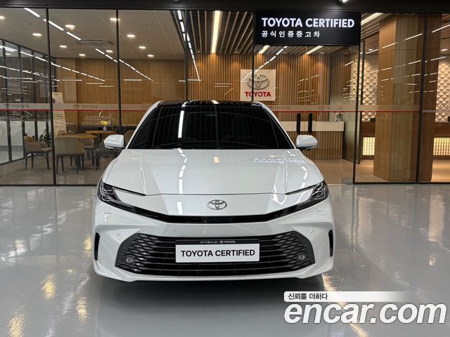 Toyota Camry 2.5 XLE Premium Hybrid — пробег 9 178 км — фото 3 из 5