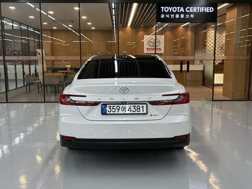 Toyota Camry 2.5 XLE Premium Hybrid — пробег 9 178 км — фото 4 из 5