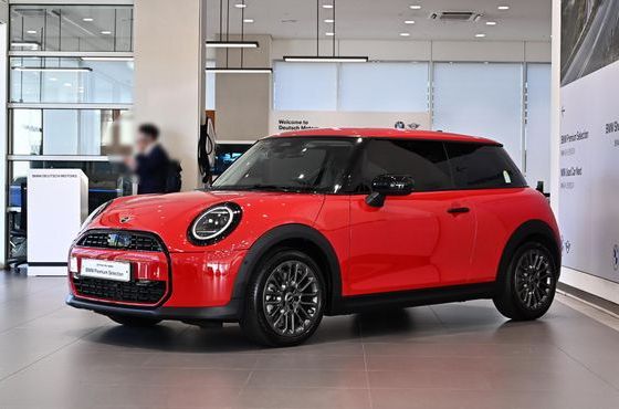 Mini Cooper Essential — пробег 4 154 км — фото 1 из 5