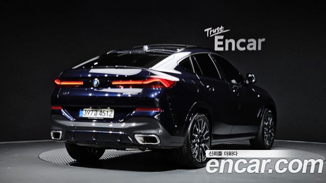 BMW X6 xDrive40i M Sport — пробег 5 049 км — фото 2 из 5