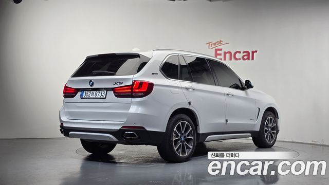 BMW X5 xDrive 40e iPerformance — пробег 132 811 км — фото 2 из 5