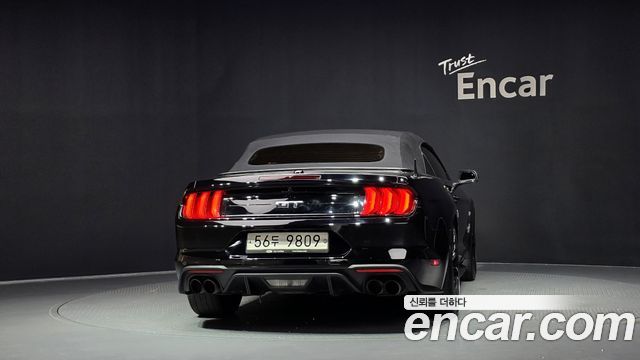 Ford Mustang GT Convertible — пробег 68 303 км — фото 4 из 5