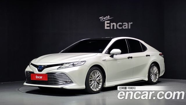 Toyota Camry 2.5 XLE Hybrid — пробег 77 146 км — фото 1 из 5