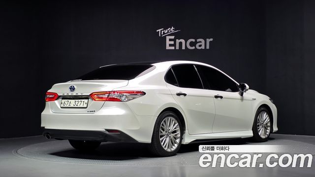 Toyota Camry 2.5 XLE Hybrid — пробег 77 146 км — фото 2 из 5