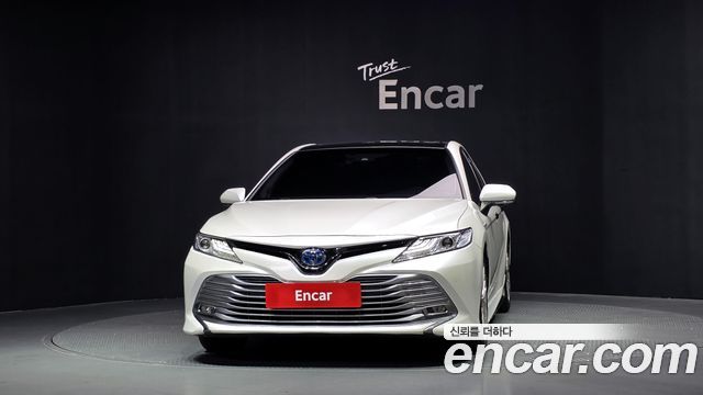 Toyota Camry 2.5 XLE Hybrid — пробег 77 146 км — фото 3 из 5