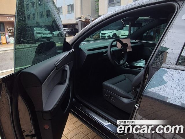 Tesla Model Y RWD — пробег 1 658 км — фото 4 из 5