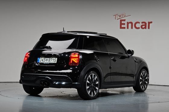 Mini Cooper Classic Launch Pack Third Generation — пробег 69 774 км — фото 2 из 5