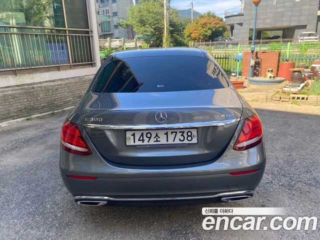 Mercedes-Benz E-Class E300 4MATIC Exclusive — пробег 164 000 км — фото 2 из 5