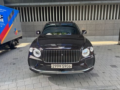 Bentley Bentayga 4.0 V8 EWB First Edition — пробег 9 815 км — фото 3 из 5