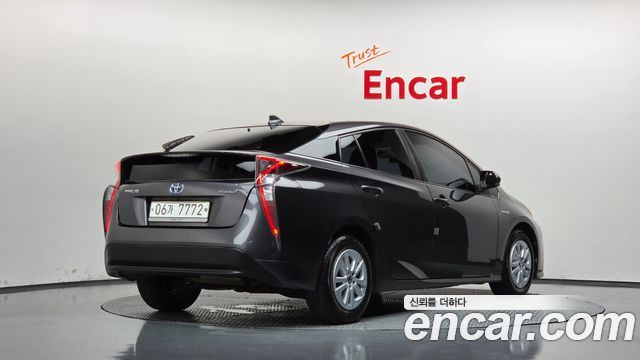 Toyota Prius 1.8 E — пробег 128 682 км — фото 2 из 5