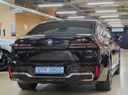 BMW i7 M70 xDrive M Performance — пробег 5 639 км — фото 4 из 5
