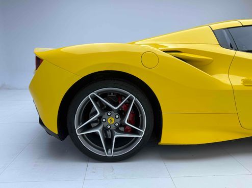 Ferrari F8 3.9 V8 — пробег 16 800 км — фото 5 из 5