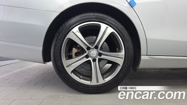 Mercedes-Benz E-Class E300 4MATIC Avnatgarde — пробег 57 430 км — фото 5 из 5