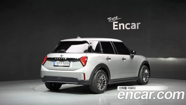 Mini Cooper 5Door Essential — пробег 9 887 км — фото 2 из 5