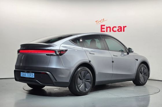 Tesla Model Y RWD — пробег 9 869 км — фото 2 из 5