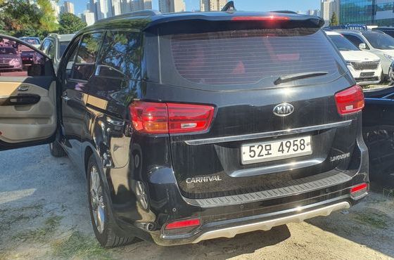 Kia Carnival 7-Seater Limousine VIP — пробег 93 793 км — фото 4 из 5