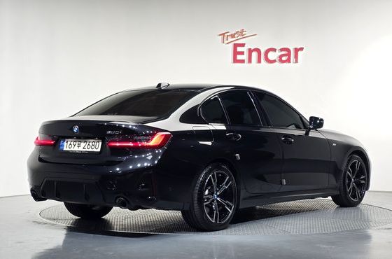 BMW 3-Series 320i M Sport — пробег 15 940 км — фото 2 из 5