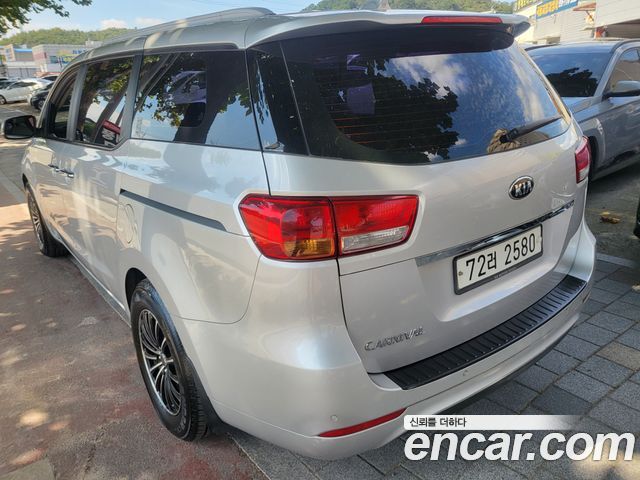 Kia Carnival 11-seater Luxury — пробег 100 014 км — фото 2 из 5
