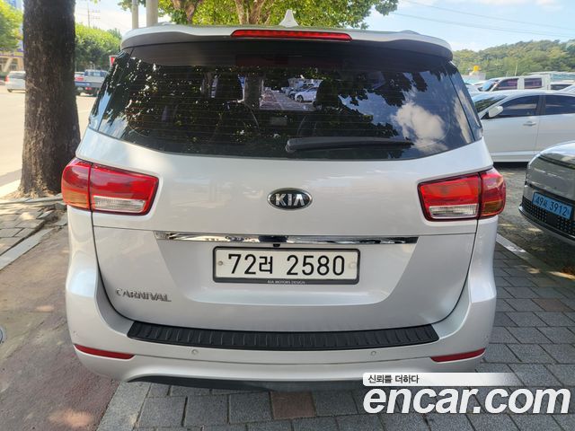 Kia Carnival 11-seater Luxury — пробег 100 014 км — фото 4 из 5