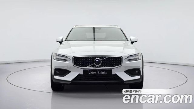 Volvo V60 B5 Ultra AWD — пробег 10 773 км — фото 2 из 5