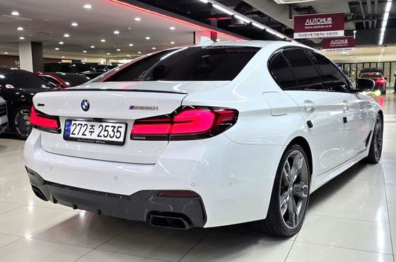 BMW 5-Series M550i xDrive — пробег 58 282 км — фото 4 из 5