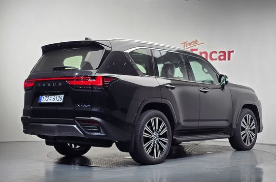 Lexus LX 700h Luxury — пробег 6 км — фото 2 из 5