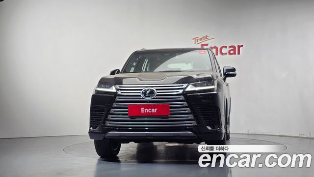 Lexus LX 700h Luxury — пробег 6 км — фото 3 из 5