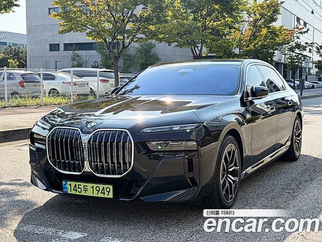 BMW 7-Series 740i xDrive M Sport — пробег 4 991 км — фото 1 из 5