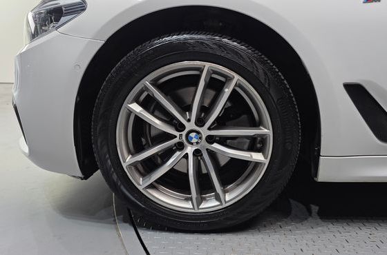 BMW 5-Series 520d xDrive M Sport Package Plus — пробег 121 940 км — фото 5 из 5