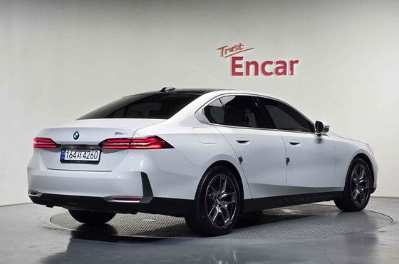 BMW 5-Series 520i — пробег 8 999 км — фото 5 из 5