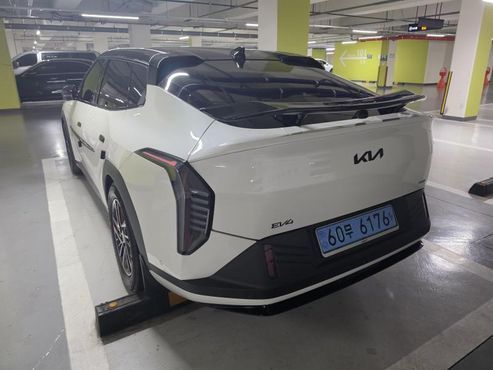 Kia EV4 Long Range 2WD Earth — пробег 12 500 км — фото 4 из 5