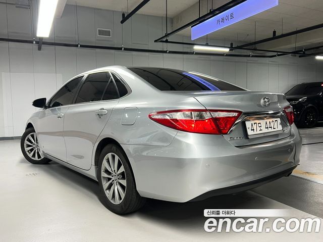 Toyota Camry 2.5 XLE — пробег 77 181 км — фото 2 из 5