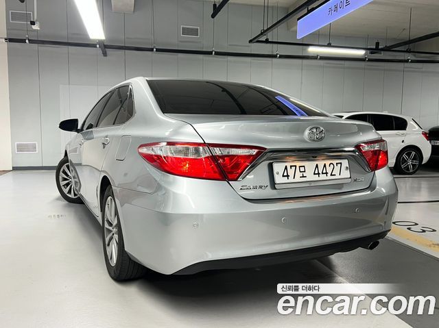 Toyota Camry 2.5 XLE — пробег 77 181 км — фото 4 из 5