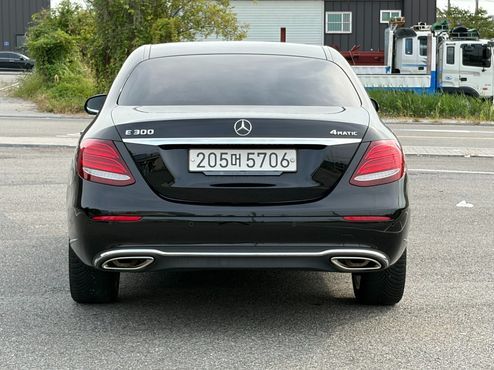 Mercedes-Benz E-Class E300 4MATIC Exclusive — пробег 68 000 км — фото 4 из 5