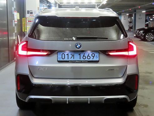 BMW iX1 xDrive 30 M Sport — пробег 5 113 км — фото 5 из 5