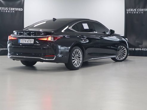Lexus ES Executive — пробег 15 713 км — фото 2 из 5