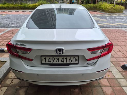 Honda Accord 2.0 Hybrid Touring — пробег 40 000 км — фото 4 из 5