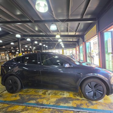 Tesla Model Y Premium Long Range AWD — пробег 3 400 км — фото 2 из 5
