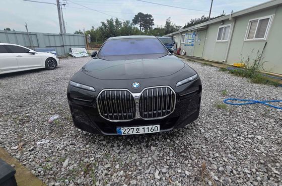 BMW 7-Series 740i xDrive M Sport Limited — пробег 5 000 км — фото 1 из 5