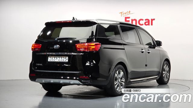 Kia Carnival 9-Seater Luxury — пробег 107 378 км — фото 2 из 5