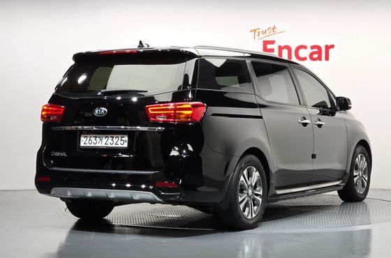 Kia Carnival 9-Seater Luxury — пробег 107 378 км — фото 2 из 5