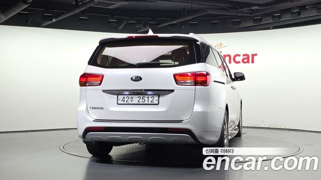 Kia Carnival из Кореи Encar