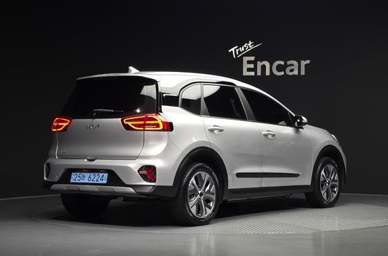 Kia Niro Air — пробег 65 629 км — фото 2 из 5