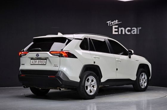 Toyota RAV4 2.5 2WD Hybrid — пробег 46 818 км — фото 2 из 5