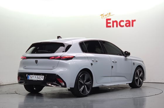 Peugeot 308 1.2 Hybrid GT — пробег 4 468 км — фото 2 из 5