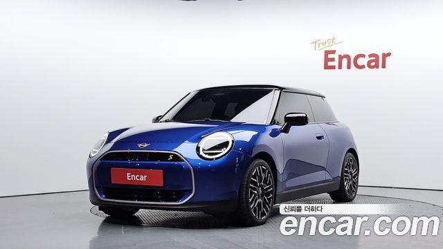 Mini Cooper SE Favoured — пробег 5 895 км — фото 1 из 5